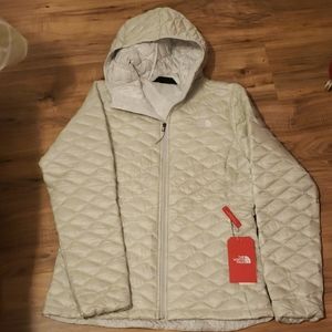 New - North Face Thermoball Hoodie jacket